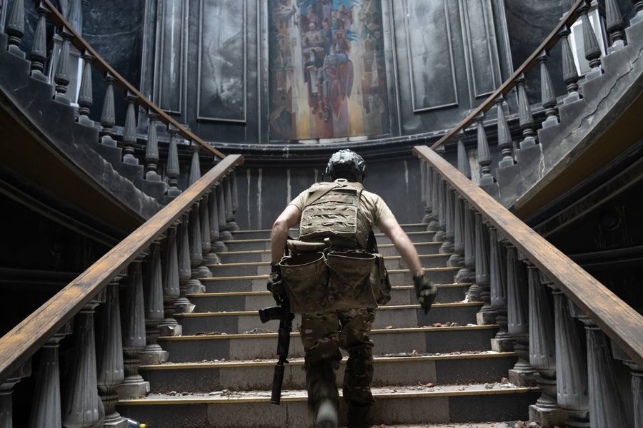 За час запеклих боїв Бахмут дуже постраждав від ракетних обстрілів та пожеж