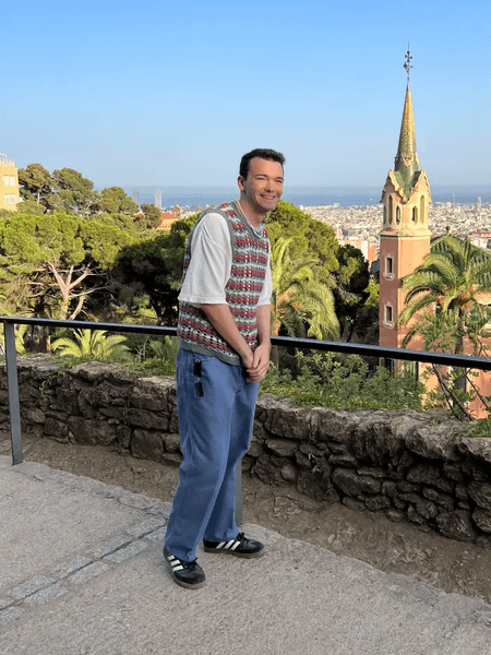 Чоловік безоплатно літає на літаках, син працівника компанії, авіакомпанія, безоплатні перельоти, подорожі, пільги,