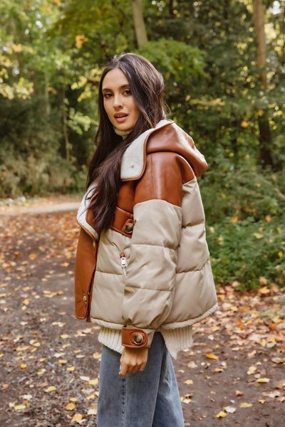 пуховик с овчиной, модный пуховик, тренды сезона, тренды зимы 2021, пуховик на зиму, модные тренды