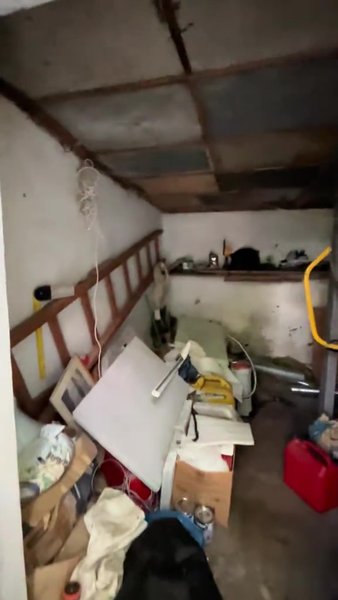 Двор, дом в селе на Киевщине