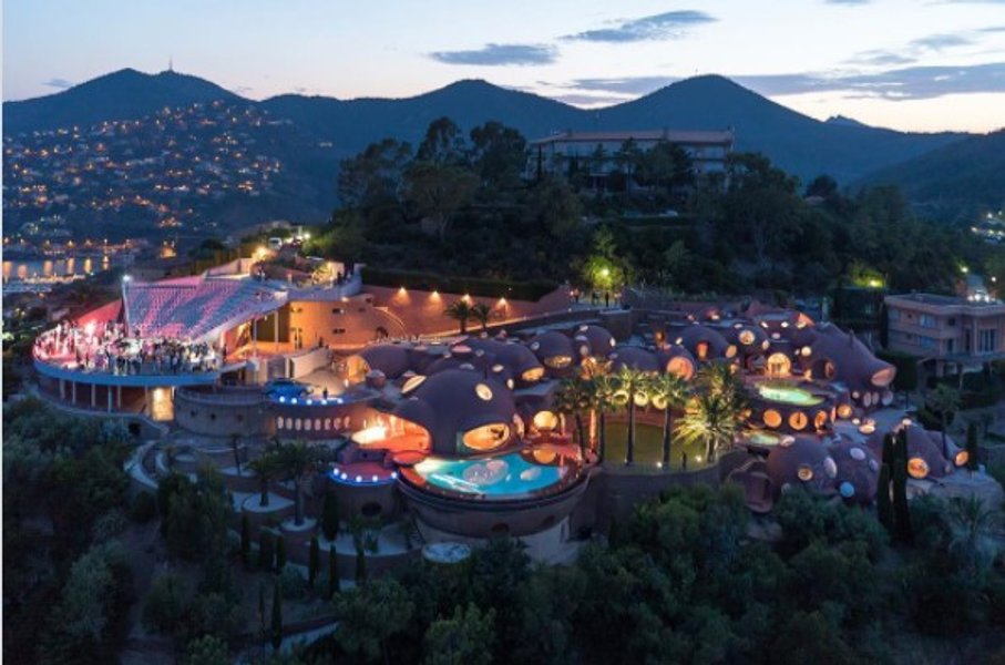 Bubble Palace, Пьер Карден, продажа