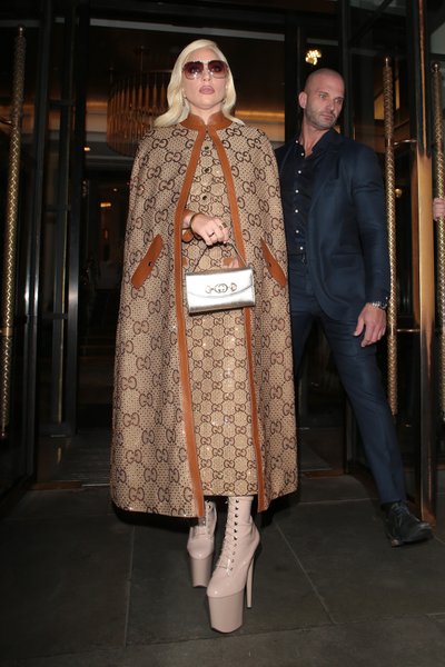 леди гага каблуки, леди гага, шпильки