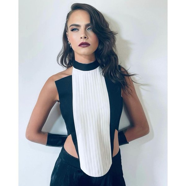 Кара Делевинь, вечеринка