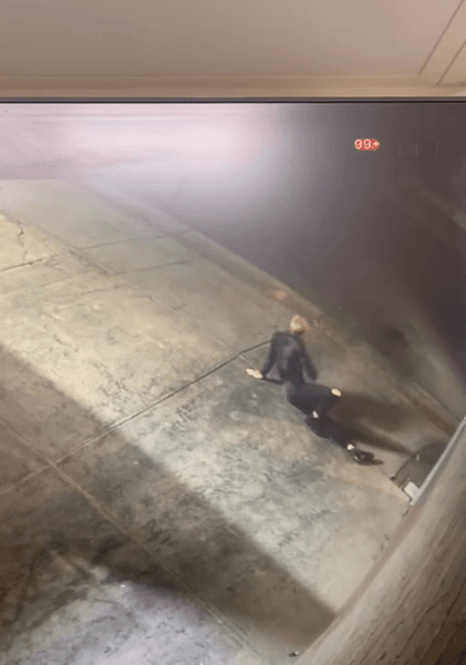 Грабительница занимается йогой, йога, сложные упражнения, растяжка, курьезы, йога на парковке, ограбление, пекарня, украла круассаны