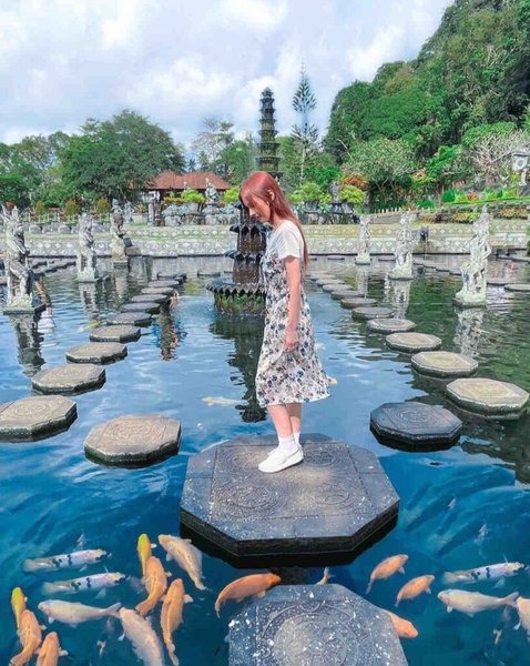 Жінка кинула роботу заради подорожей, жінка кинула роботу, жінка змінити своє життя, блогерка, подорожувати світом