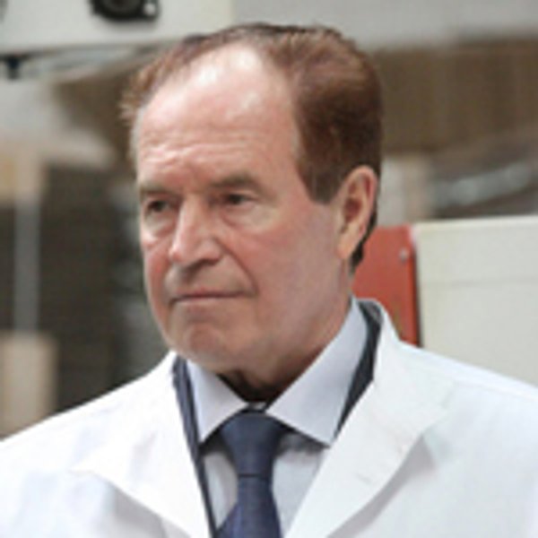 
Виктор Веретенников
сценарист фильма "Гетьман" 
