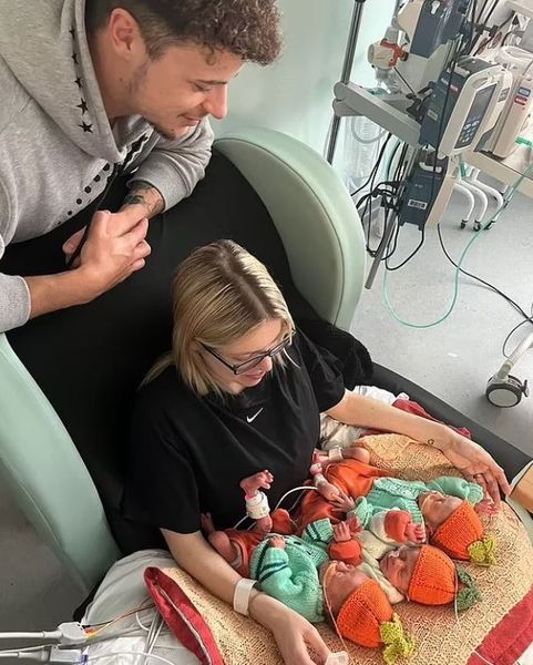 Мать отказалась сделать аборт и родила троих детей, идентичные близнецы, невероятные истории из жизни