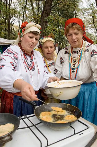 Доставка свежих цветов и оригинальных подарков в Коростене