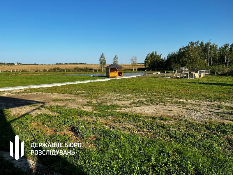 Військком з Рівного - земельна ділянка