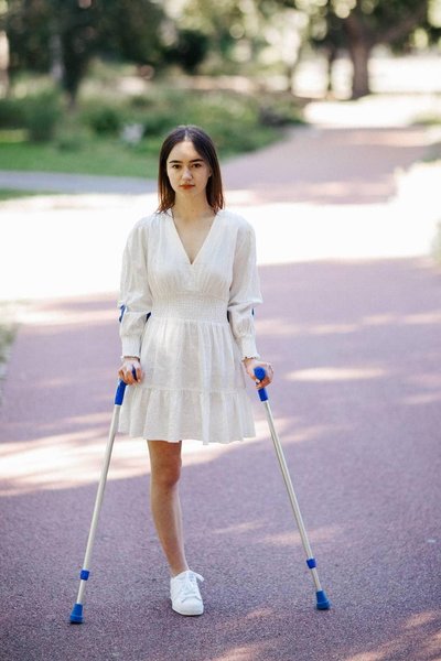 Анастасия Шестопал, Анастасия Шестопал блогер, Анастасия Шестопал Краматорск, история спасения, реабилитация инвалидов,реабилитация пострадавших от войны в Украине, EnableMe Ukraine, поддержка инвалидов, реабилитация, ракетный удар по Краматорску, обстрел вокзала в Краматорске, Краматорск ракетный обстрел