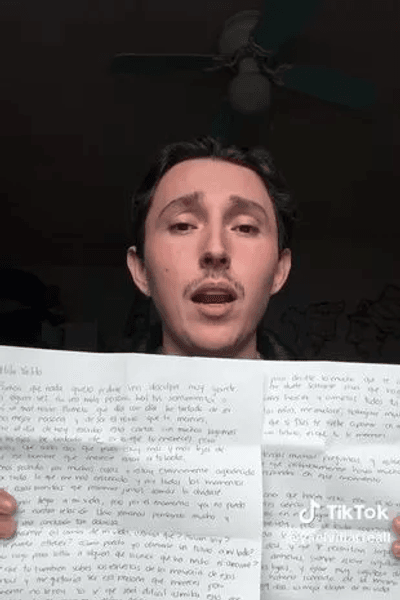 Звезда TikTok, блогер, блогер подал в суд на свою девушку, девушка бросила блогера, оставила записку, не вернула деньги, иск в суд