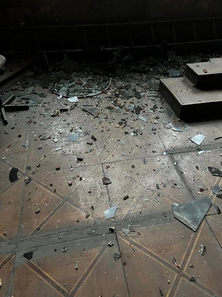 Удар РФ, обстрел Киева 20 декабря, костел Святого Николая, витраж, стекло