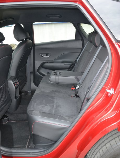 задние сиденья Hyundai Kona, новый Hyundai Kona, кроссовер Hyundai, Hyundai Kona 2025, Hyundai Kona Hybrid
