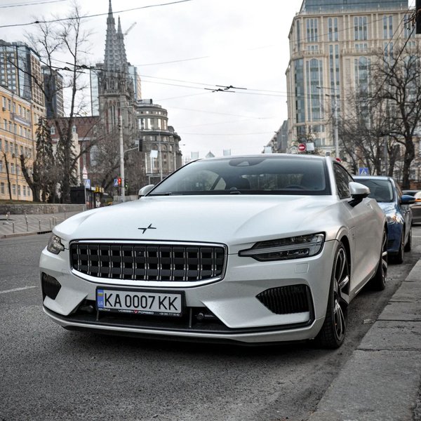 Polestar 1, суперкар Aston Martin, суперкар Ferrari, Dodge Viper, Rivian R1T, Ram 1500 TRX