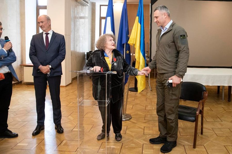 лина костенко, украинская поэтесса, орден почетного легиона, награда франции