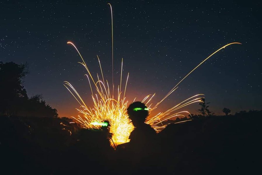 Бойцы ВСУ стреляют в направлении позиций ВС РФ