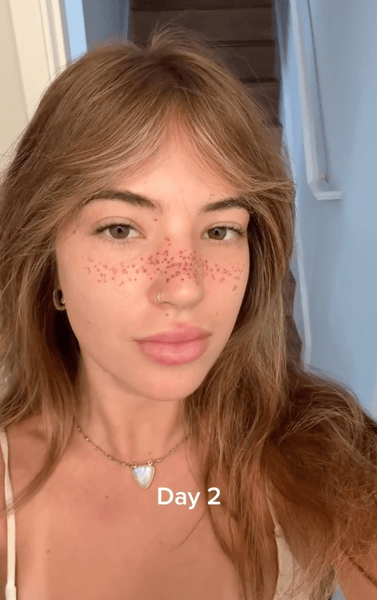 дівчина з веснянками 1 Сьєрра Кеннон