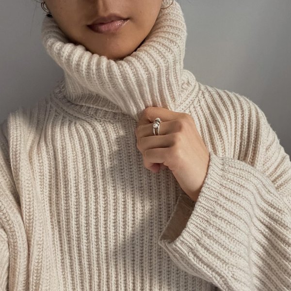 светр із високим горлом