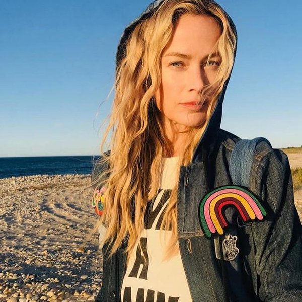 Сесилия Бонстром, сестра-близнец