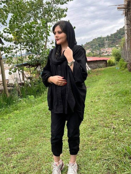 Мехса Аміні, хіджаб, Протести, іранські вулиці.