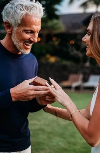 Емілі і Майкл - у момент заручин