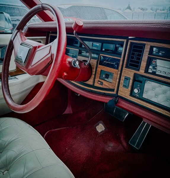 салон Cadillac Eldorado Biarritz