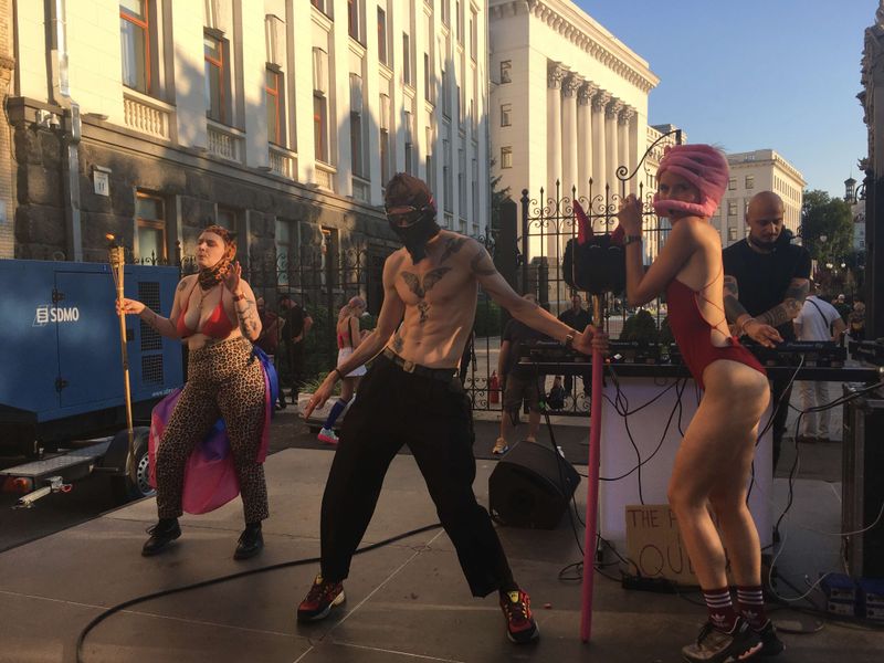 ЛГБТ-парад под Офисом президента