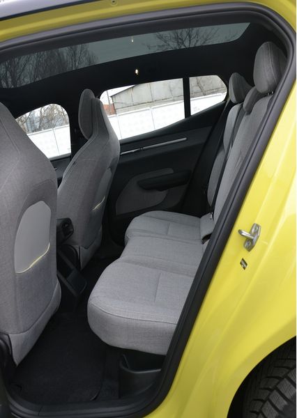 задние сиденья Volvo EX30, Volvo EX30 2025, новый Volvo EX30, электромобиль Volvo, кроссовер Volvo, Volvo EX30 в Украине