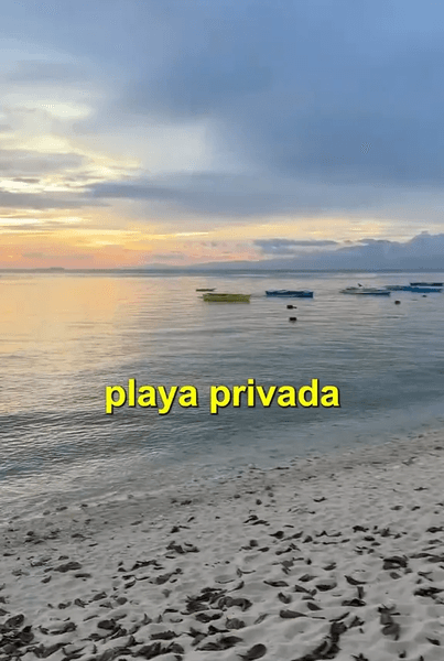 Турист один в отеле, отдаленный остров, проклятый остров, остров проклятых, легенды об острове, пустой отель, пустой курорт, нет людей, роскошный курорт