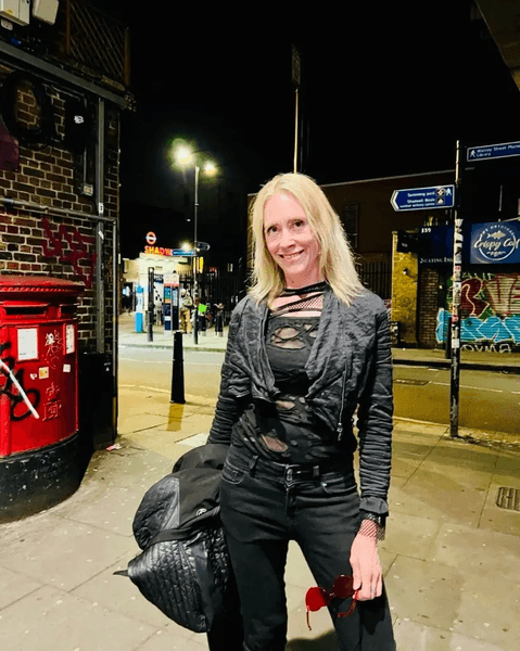 60-летняя женщина молодеет, биологический возраст, авторша книги, особая диета, не стареет, 4 простых правила,