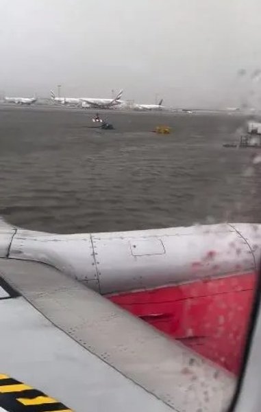 Повінь у Дубаї