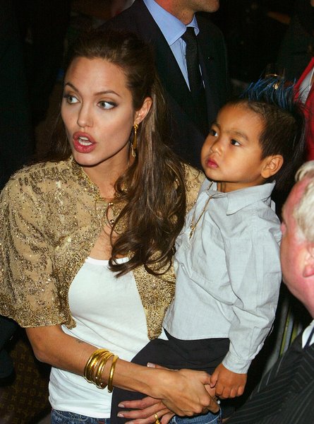 Мэддокс, Анджелина Джоли, усыновление