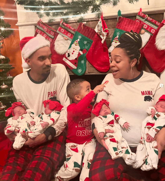 Жінка народила чотирьох дівчаток, народження четвірки, народила чотирьох, плановий кесарів розтин, дві пари близнюків