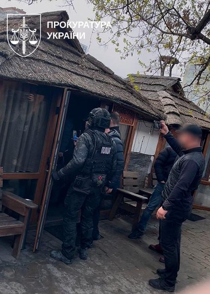 Сотрудник УЗ погорел на крупой взятке