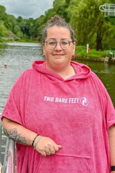 Плавание в холодной воде, совет врача, женщина в депрессии, как выйти из депрессии, проблемы в жизни, трудный период, плавание, озеро