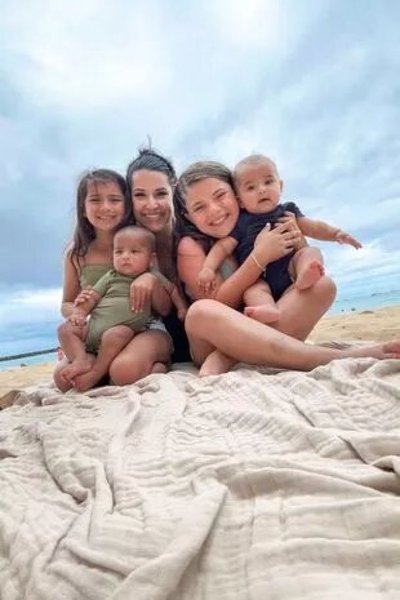 Сыновья родились с разницей в 24 дня, уникальная беременность, суррогатное материнство, дети, роды, фото, США