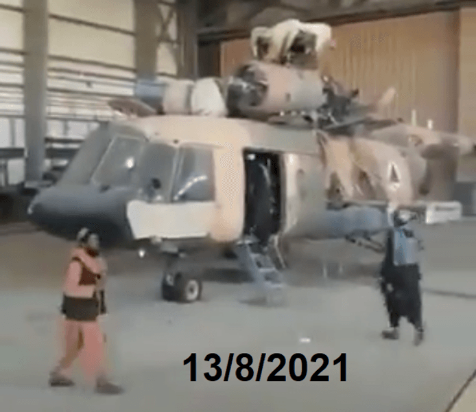 Талибы у вертолета Ми-17