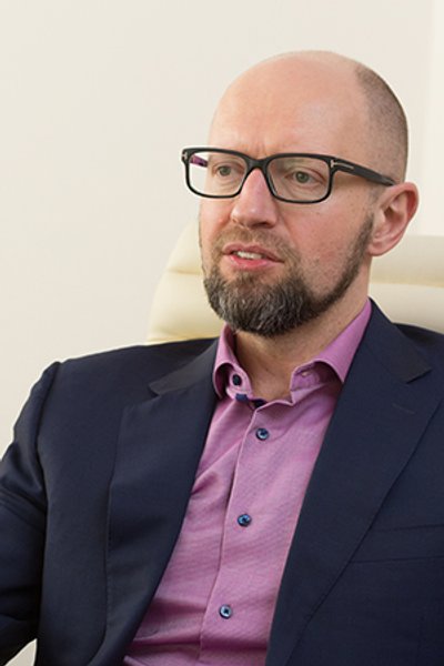 

Арсений Яценюк: "Нам говорят, что двери в НАТО открыты. Хорошо. Но нам, похоже, нужно купить механизм геолокации, чтобы понять, где же эти двери находятся"
