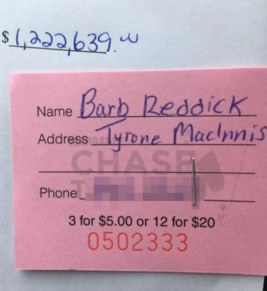 Тітка і племінник виграли в лотерею, лотерейний білет Тітка і племінник виграли в лотерею, тітка хотіла подати до суду на племінника, гроші, головний приз, перемога в лотереї, лотерейний білет