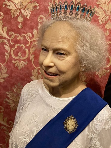 Королева Елизавета II