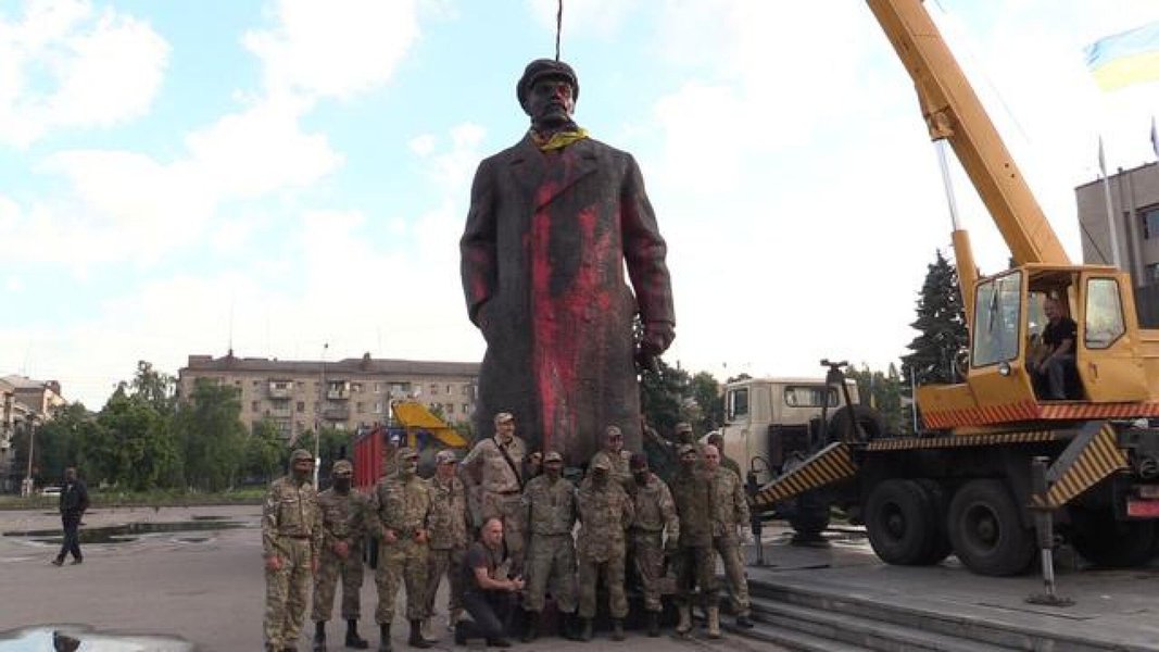 демонтаж памятника ленину, славянск, демонтаж