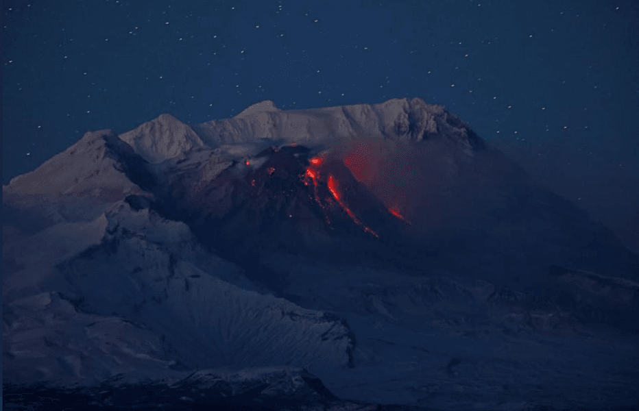 вулкан, в России началось извержение вулканов, камчатка, камчатский вулкан, на камчатке проснулся вулкан, извержение вулкана видео, вулкан шивелуч, вулкан ключевский, магма