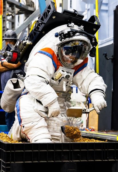 скафандр, Луна