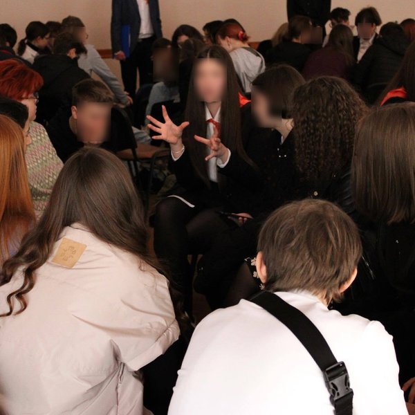 Школьники в галстуках