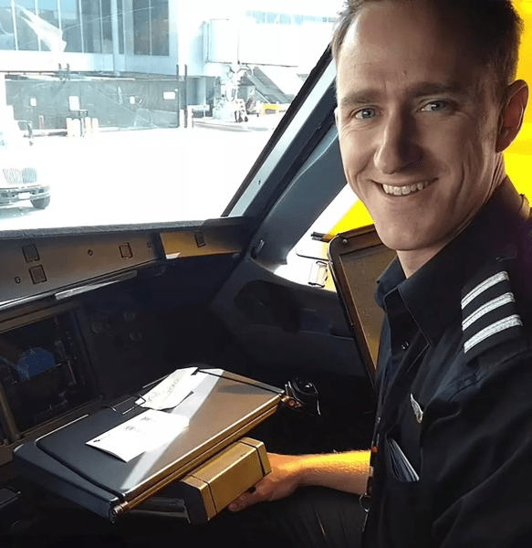 Пилот на самолет, пилотът взе гъби Пътнически самолет, самолет, Alaska Airlines, полет, спиране на двигателя, пилот на гъби, магически гъби, лекарства, депресия, пилот на самолет, Джоузеф Дейвид Емерсън