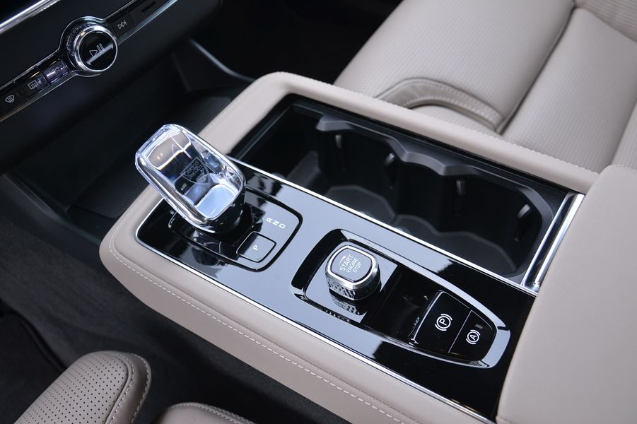 КПП Volvo XC90, новий Volvo XC90, кросовер Volvo, Volvo XC90 2025, гібрид Volvo XC90