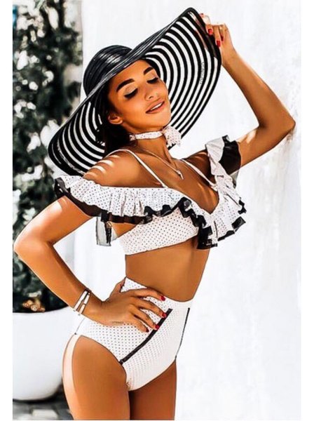 Купальники с рюшами, 2020, фото, модный образ