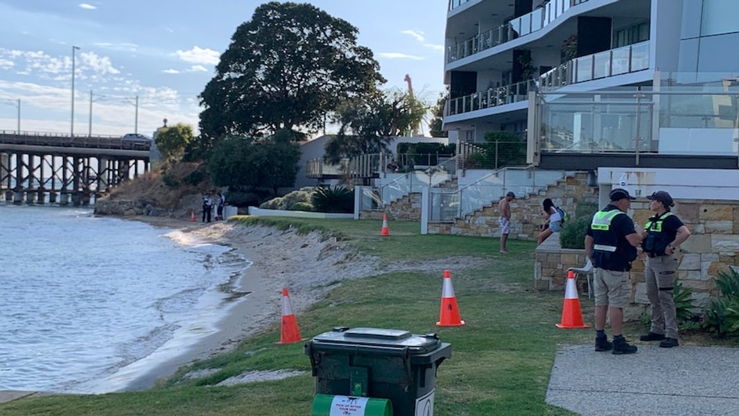 Напад акули в Суон, Австралія
