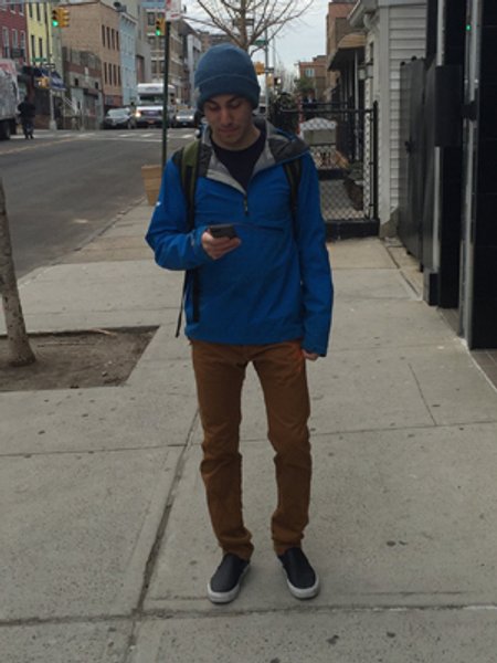 

Джереми Берк: "Мне всего 23, а у меня уже зависимость — телефон всегда при мне, и все мое внимание сконцентрировано лишь на нем"
