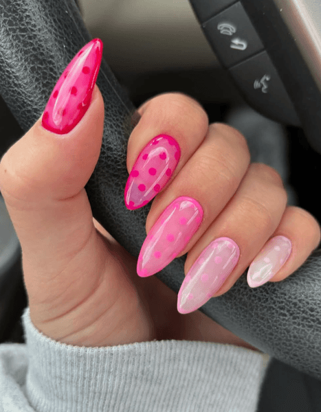 Ногти в горошек